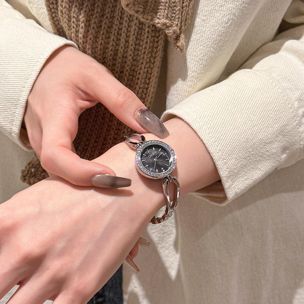 Women's Simple Quartz Casual Watch - Aaryan Malik اريان مالك