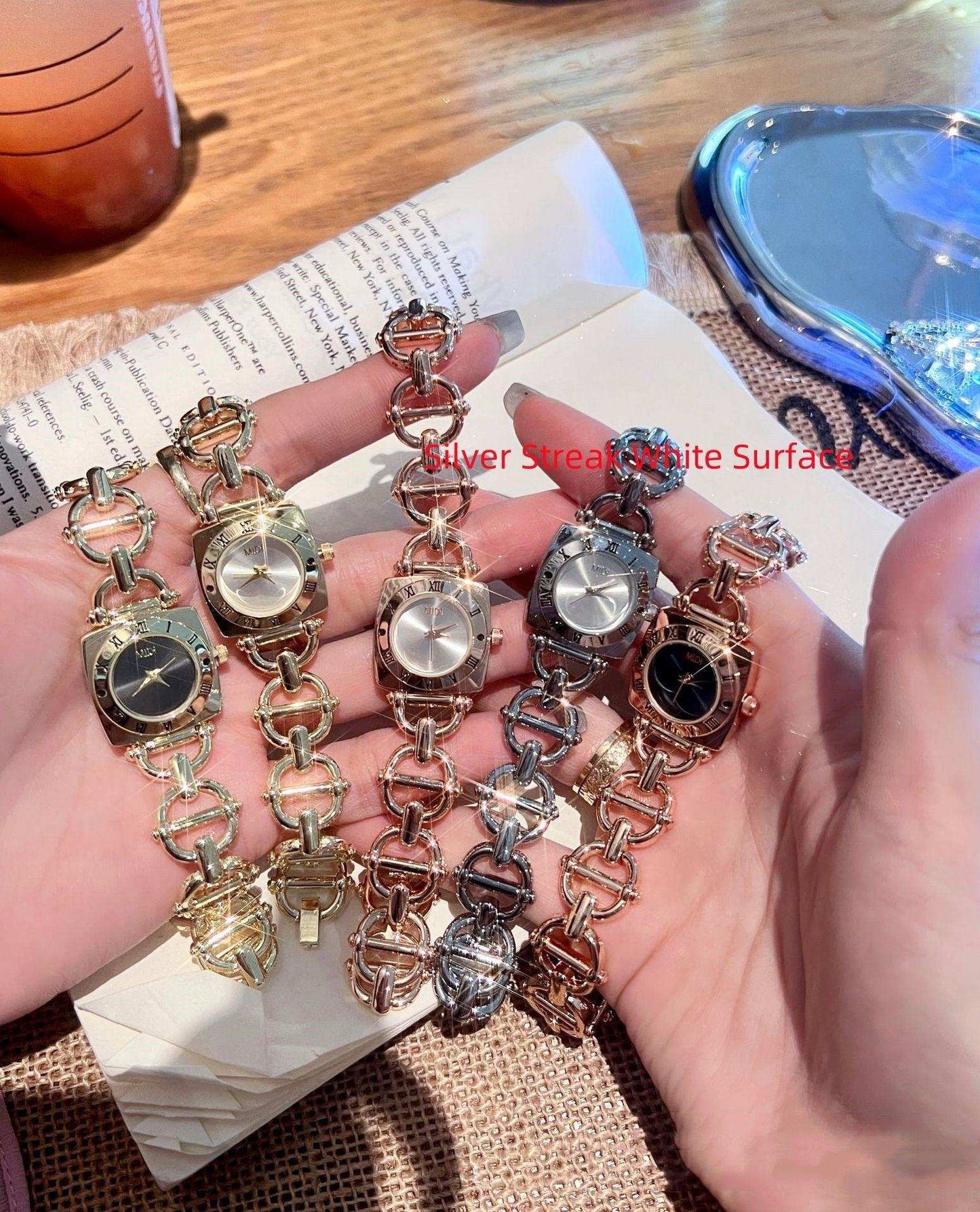 Women's Retro Small Square Bracelet Watch - Aaryan Malik اريان مالك
