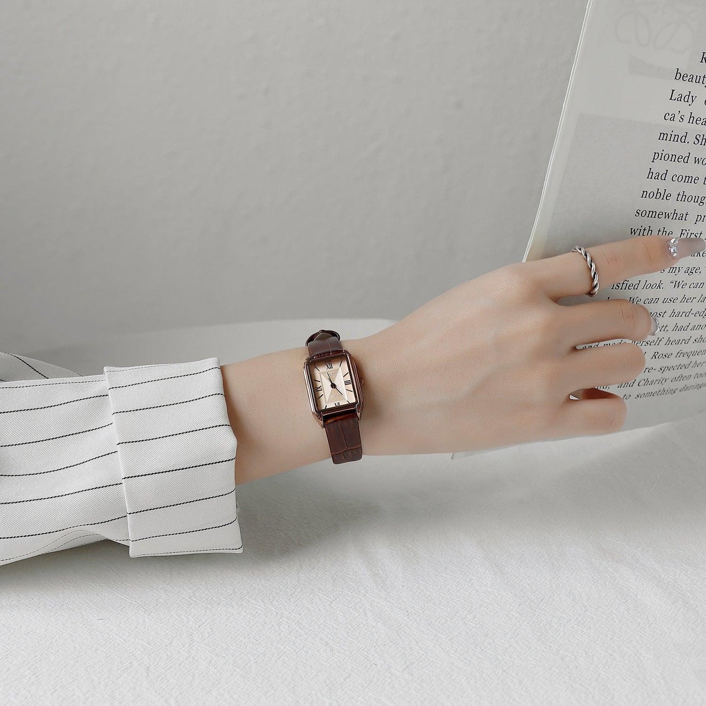 Women's Retro Elegant Waterproof Belt Small Square Watch - Aaryan Malik اريان مالك