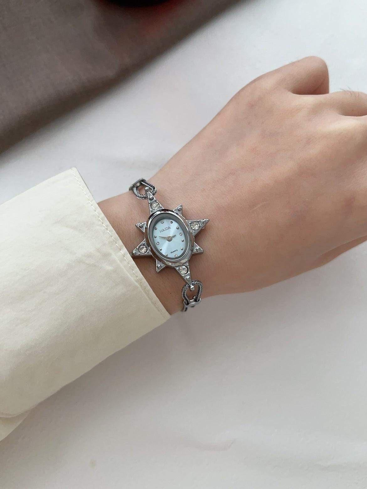 Octagonal Star Retro Art Watch - Aaryan Malik اريان مالك