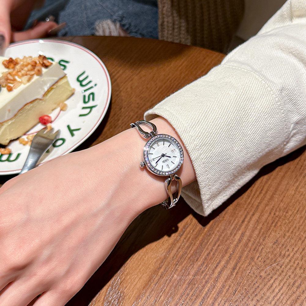 Women's Simple Quartz Casual Watch - Aaryan Malik اريان مالك