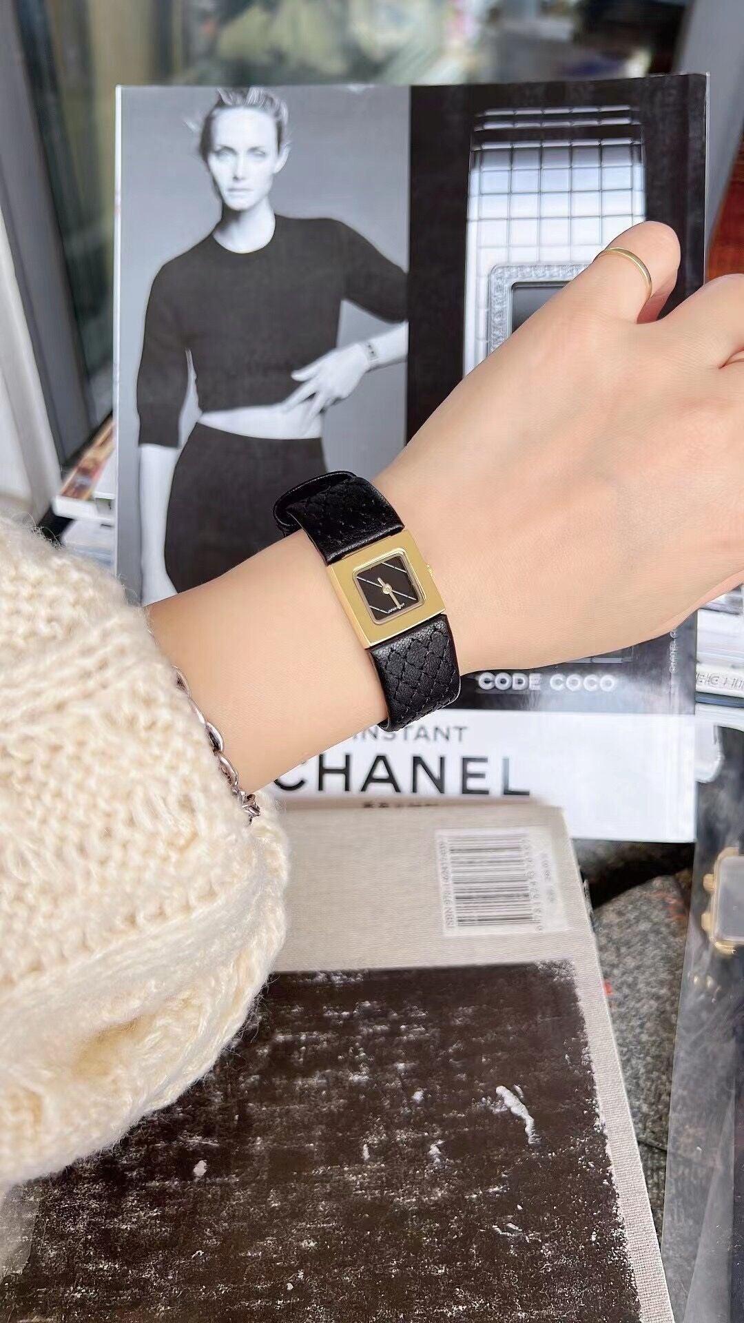 Square Retro Design Fashion Women's Leather Watch - Aaryan Malik اريان مالك
