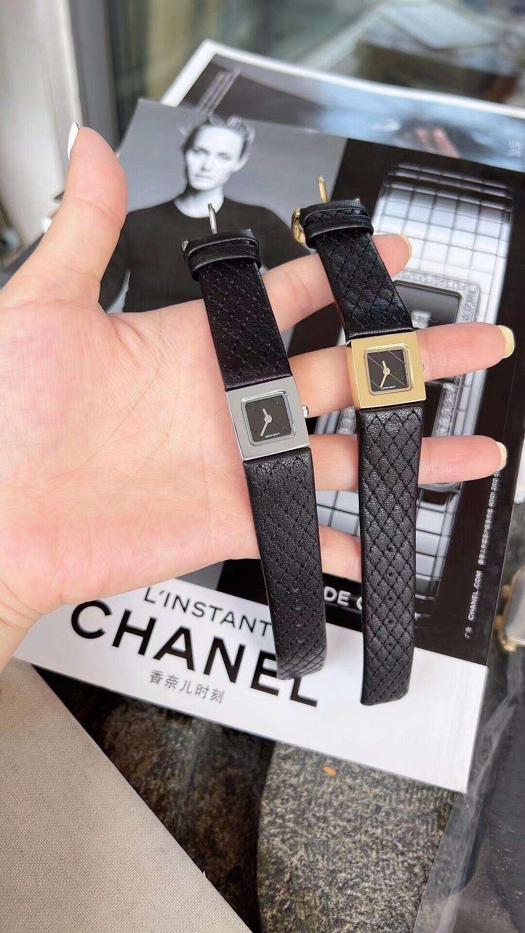 Square Retro Design Fashion Women's Leather Watch - Aaryan Malik اريان مالك