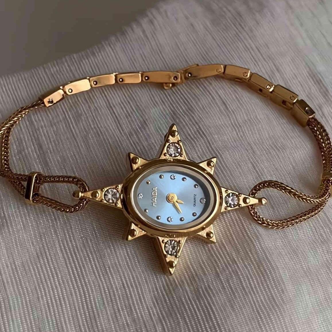Octagonal Star Retro Art Watch - Aaryan Malik اريان مالك