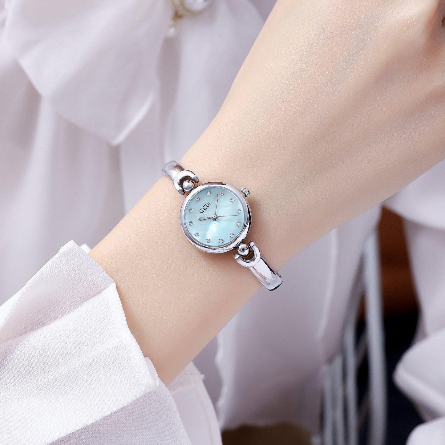 Simple Design Small Exquisite Round Dial Bangle Watch Quartz Watch - Aaryan Malik اريان مالك