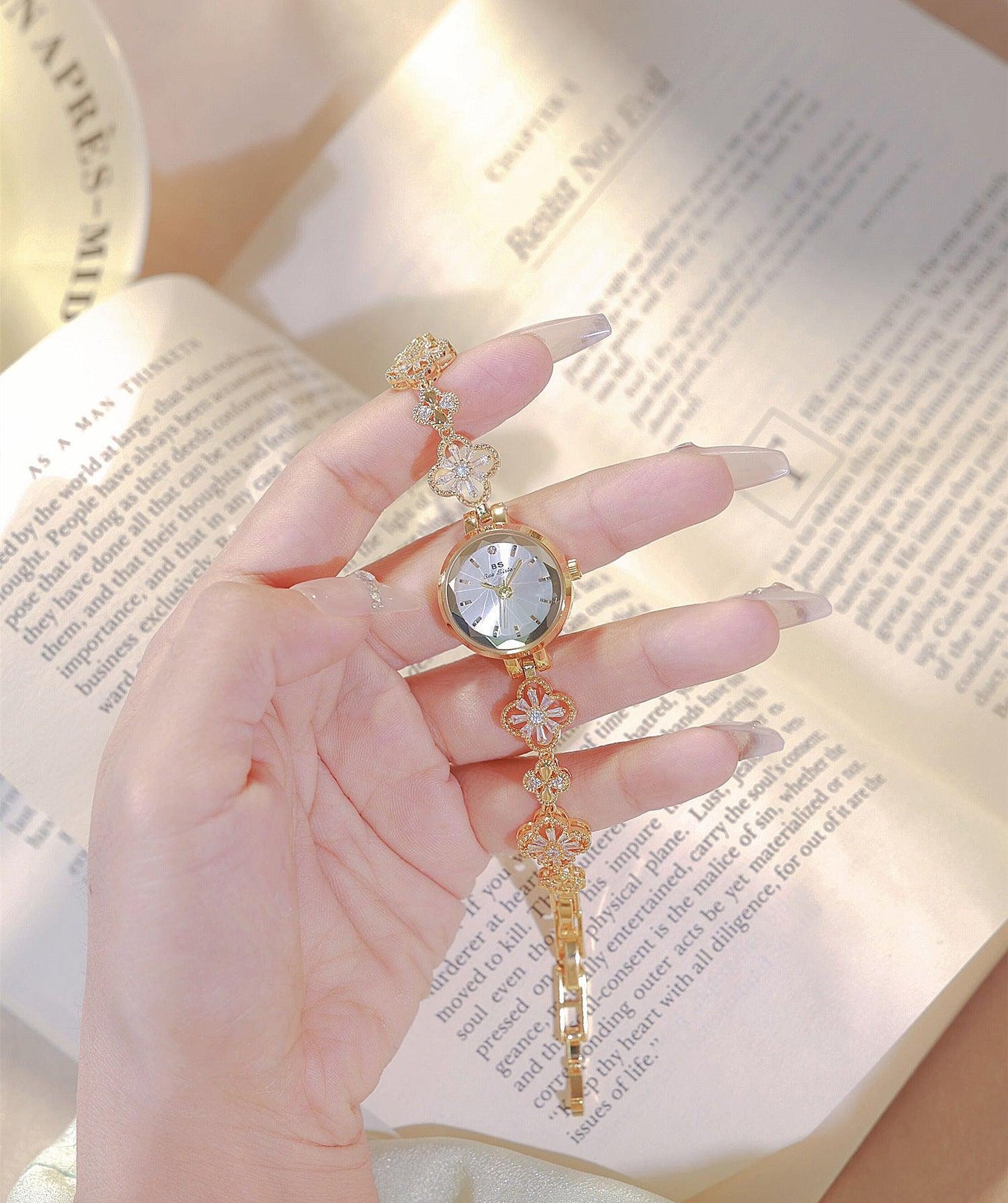 Fashion Personality Lucky Zircon Women's Watch - Aaryan Malik اريان مالك