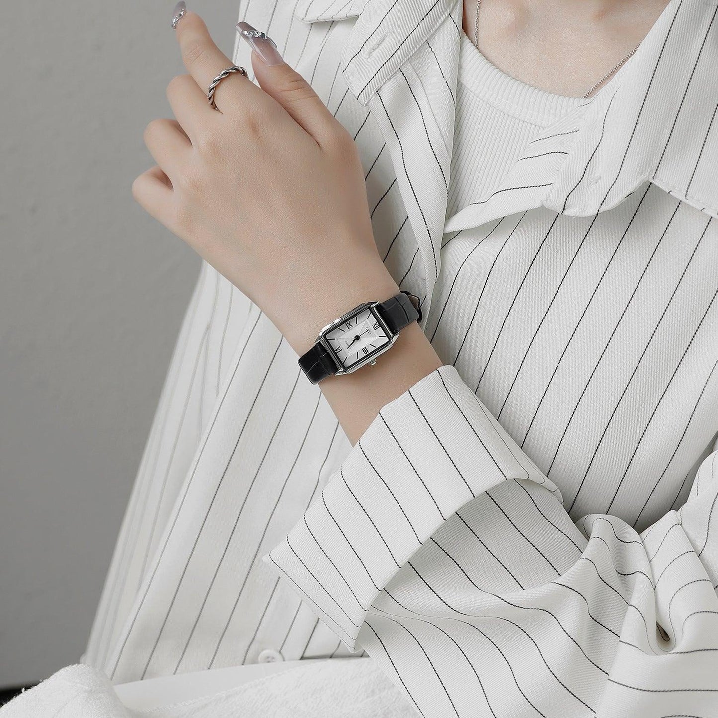 Women's Retro Elegant Waterproof Belt Small Square Watch - Aaryan Malik اريان مالك