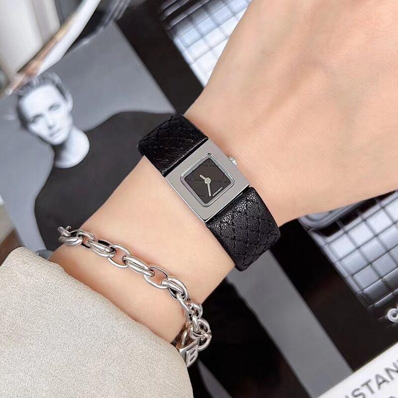 Square Retro Design Fashion Women's Leather Watch - Aaryan Malik اريان مالك