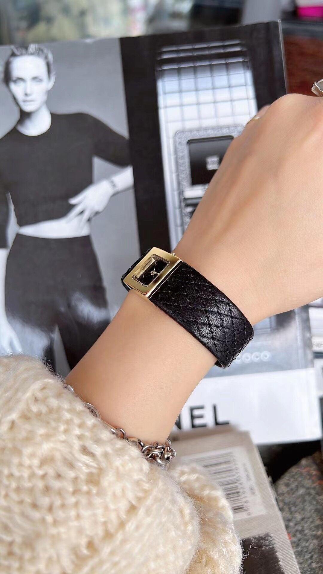 Square Retro Design Fashion Women's Leather Watch - Aaryan Malik اريان مالك