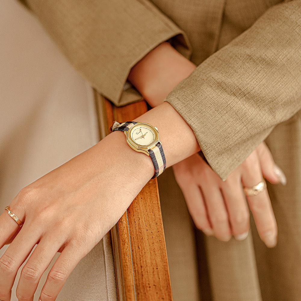 Women's Simple Retro Minority Design Watch - Aaryan Malik اريان مالك