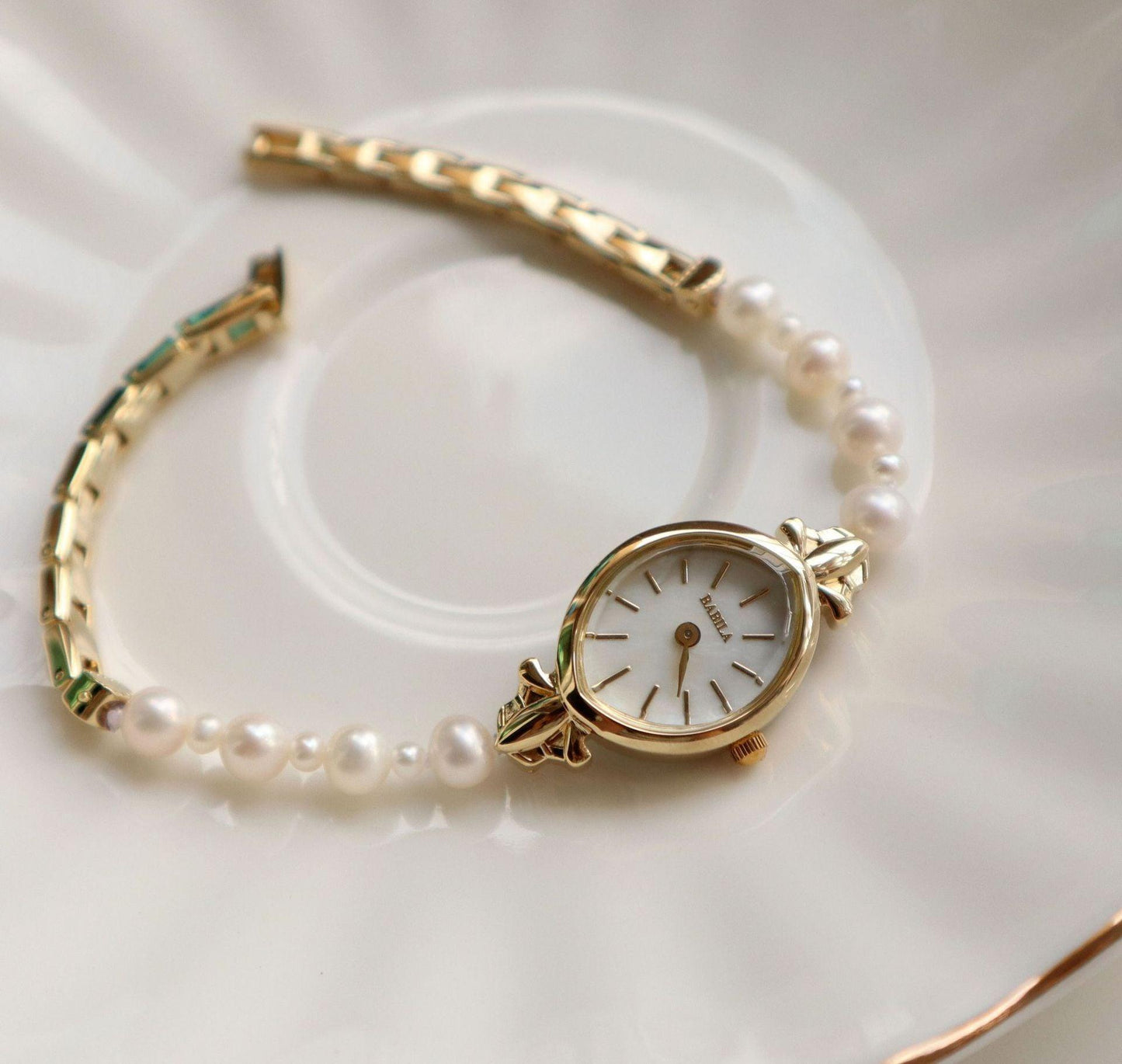 Natural Freshwater Pearl Watch Bracelet Strap Exquisite Quartz Women's Watch - Aaryan Malik اريان مالك