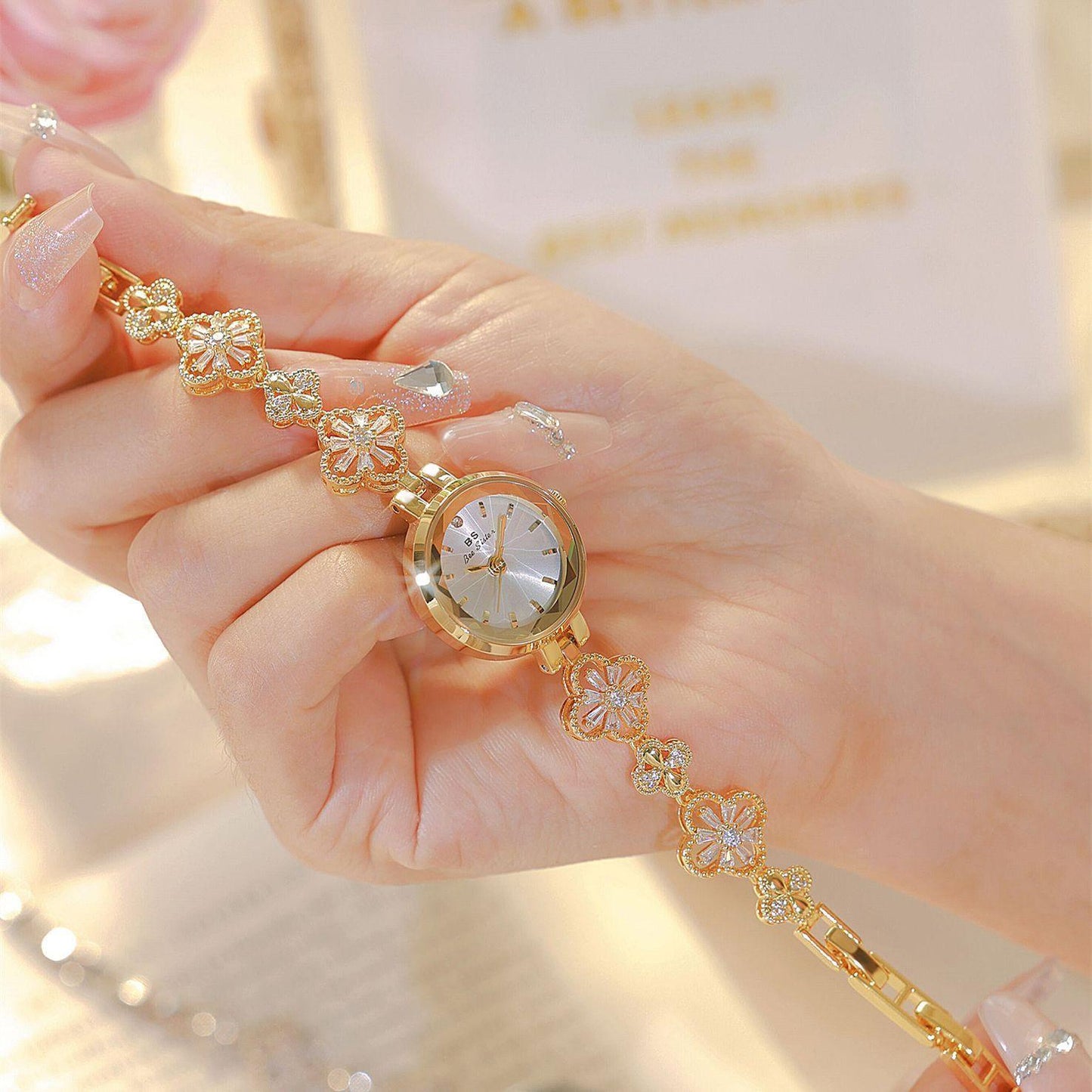 Fashion Personality Lucky Zircon Women's Watch - Aaryan Malik اريان مالك