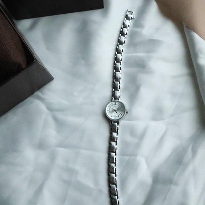 Retro Net Thin Chain Exquisite Quartz Watch - Aaryan Malik اريان مالك