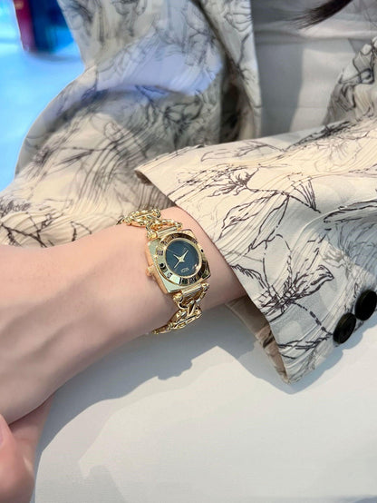 Women's Retro Small Square Bracelet Watch - Aaryan Malik اريان مالك