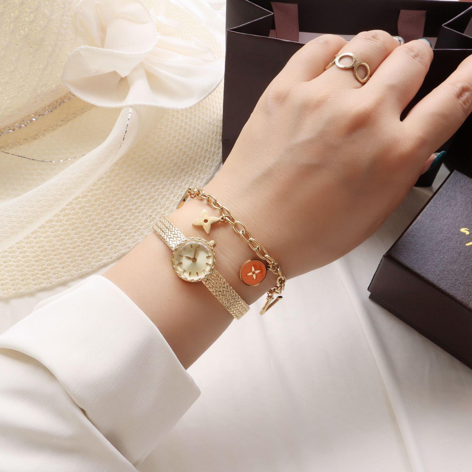 Simple Retro Special Interest Light Luxury Small Gold Women's Watch - Aaryan Malik اريان مالك